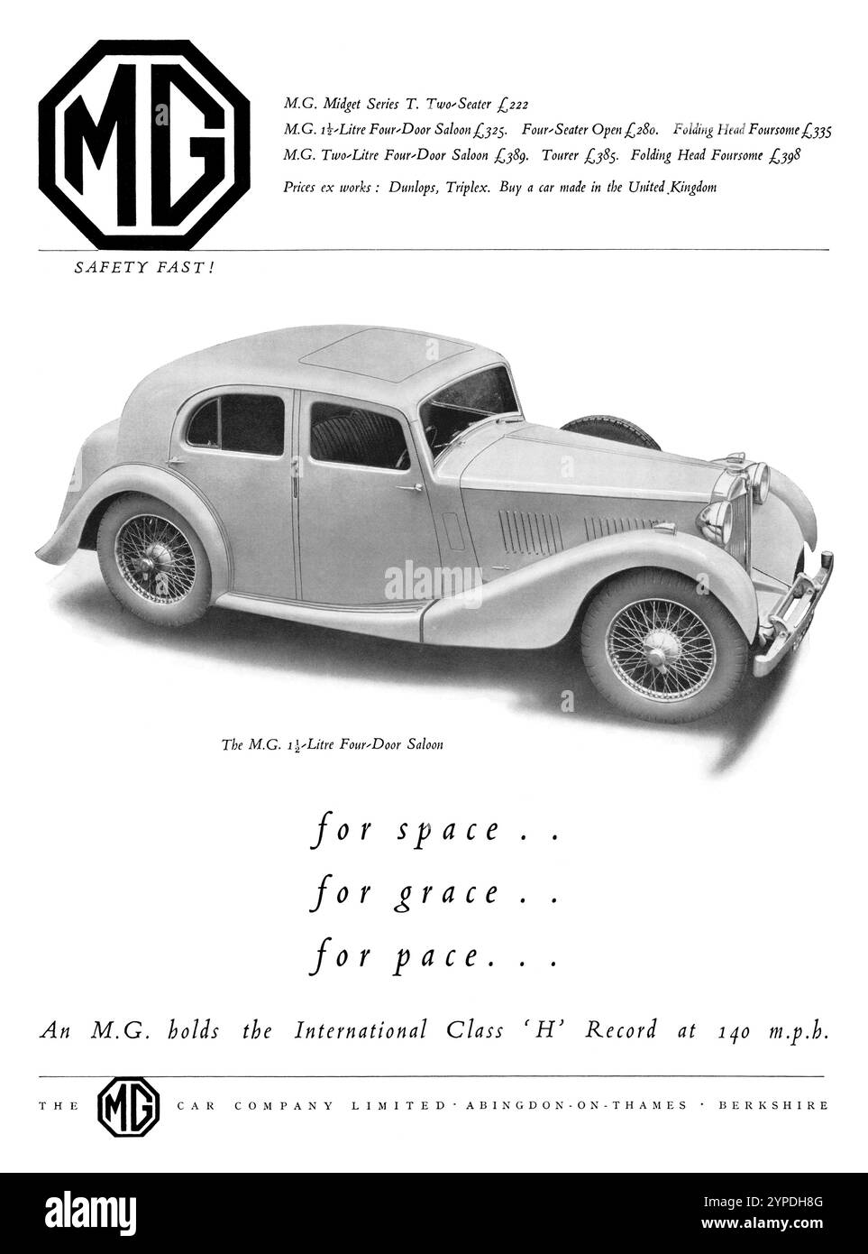 Publicité britannique de 1937 pour les voitures MG, montrant la berline MG 1½ litre quatre portes. Banque D'Images