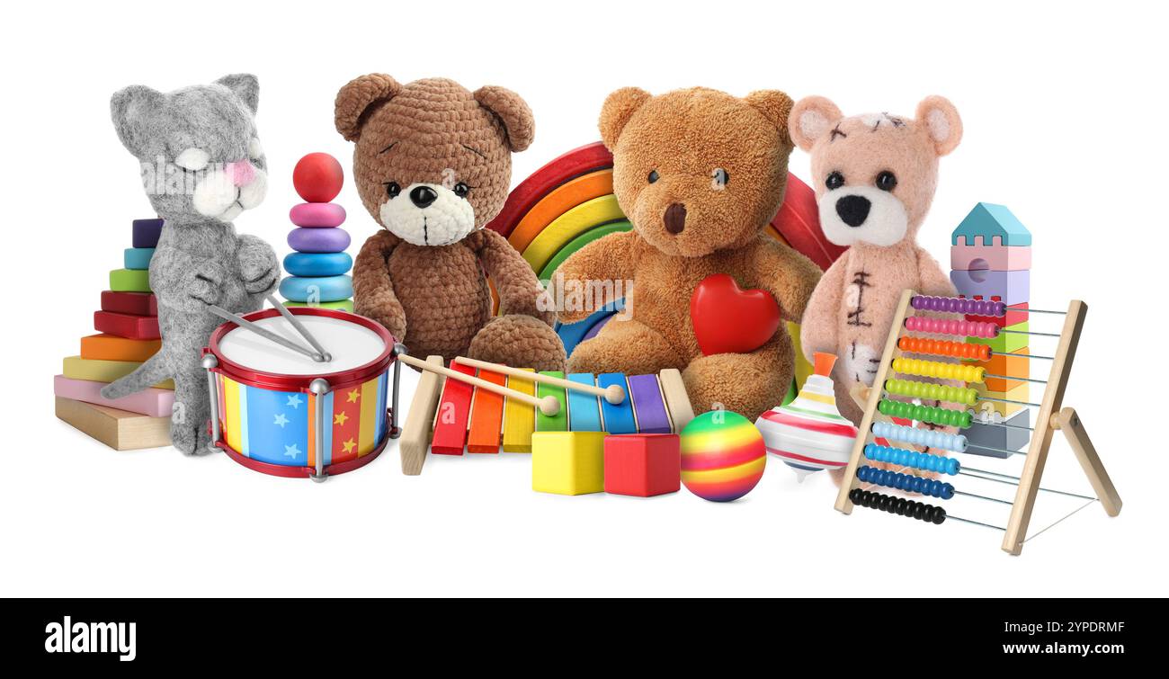 Ours en peluche et autres jouets isolés sur blanc Banque D'Images