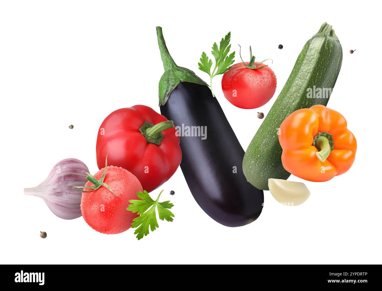 Différents légumes frais dans l'air sur fond blanc Banque D'Images