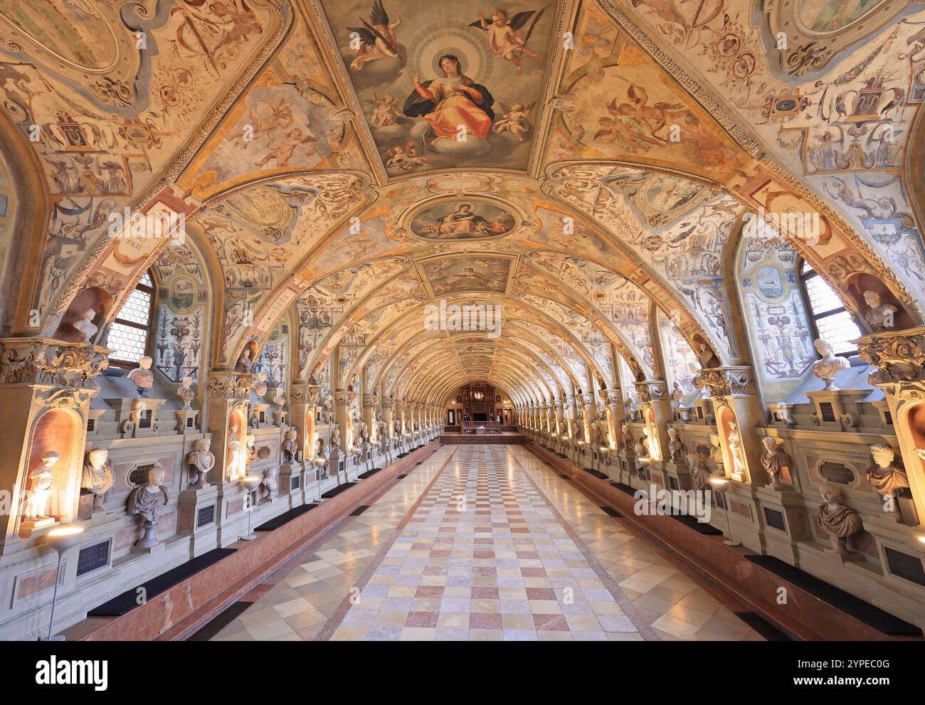 Bel intérieur complexe de l'Antiquarium à Munich Residenz Banque D'Images