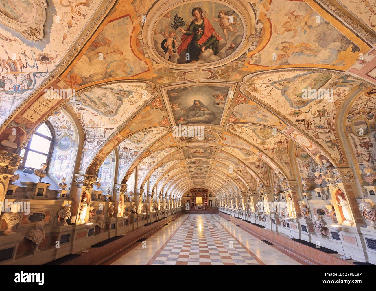 Bel intérieur complexe de l'Antiquarium à Munich Residenz Banque D'Images