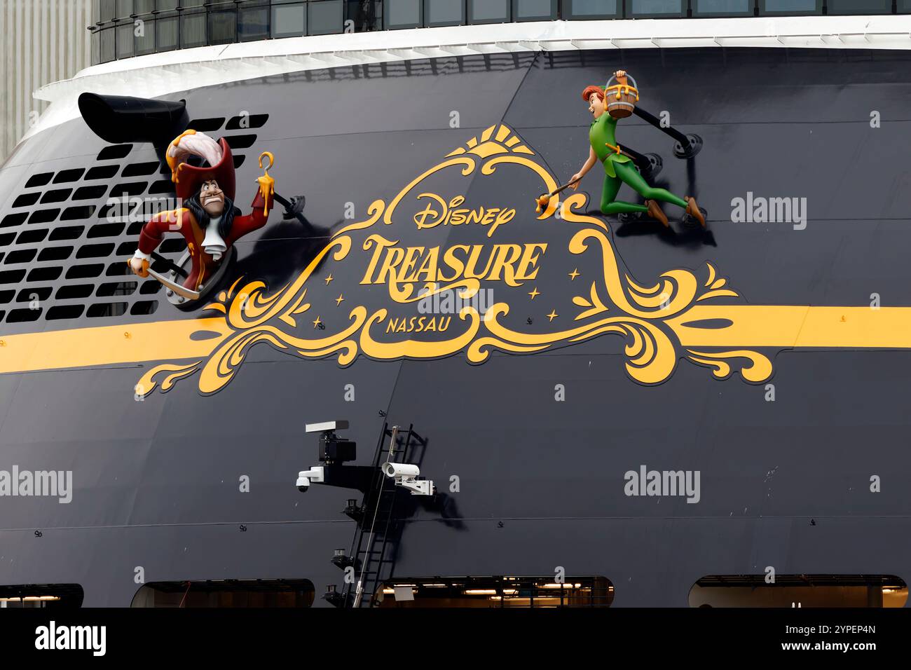 Le bateau de croisière Disney Treasure est amarré au chantier naval Meyer à Papenburg le 15 septembre 2024. Banque D'Images
