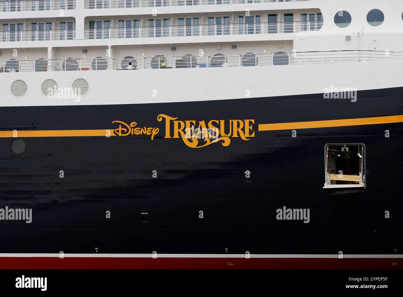 Le bateau de croisière Disney Treasure est amarré au chantier naval Meyer à Papenburg le 15 septembre 2024. Banque D'Images