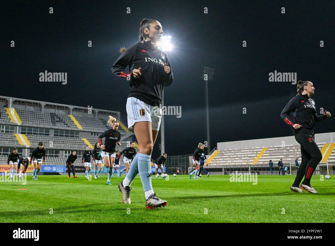 Amber Tysiak (4) de Belgique photographiée lors d'un match de football entre les équipes nationales d'Ukraine et de Belgique, a appelé les flammes rouges dans la première manche du deuxième play-off des qualifications européennes féminines de l'UEFA 2023-24, le vendredi 29 novembre 2024 à Antalya , Turquie . PHOTO SPORTPIX | David Catry Banque D'Images