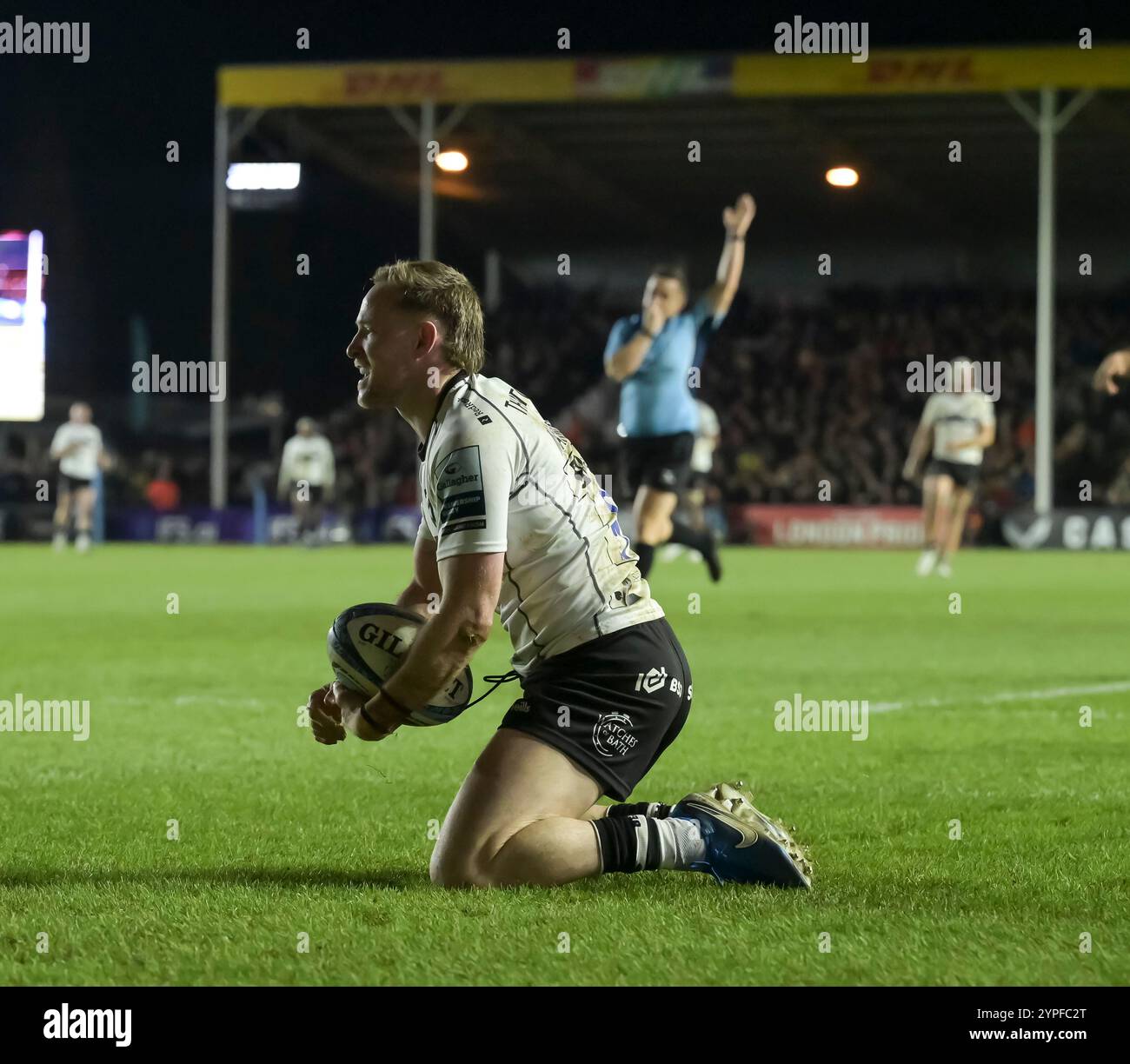 Kieran Marmion des Bristol Bears marque le troisième essai lors du Gallagher Premiership Rugby match entre Harlequins et Bristol Bears au Stoop le 29 novembre 2024 à Londres, en Angleterre. Crédit : Gary Mitchell, GMP Media/Alamy Live News Banque D'Images