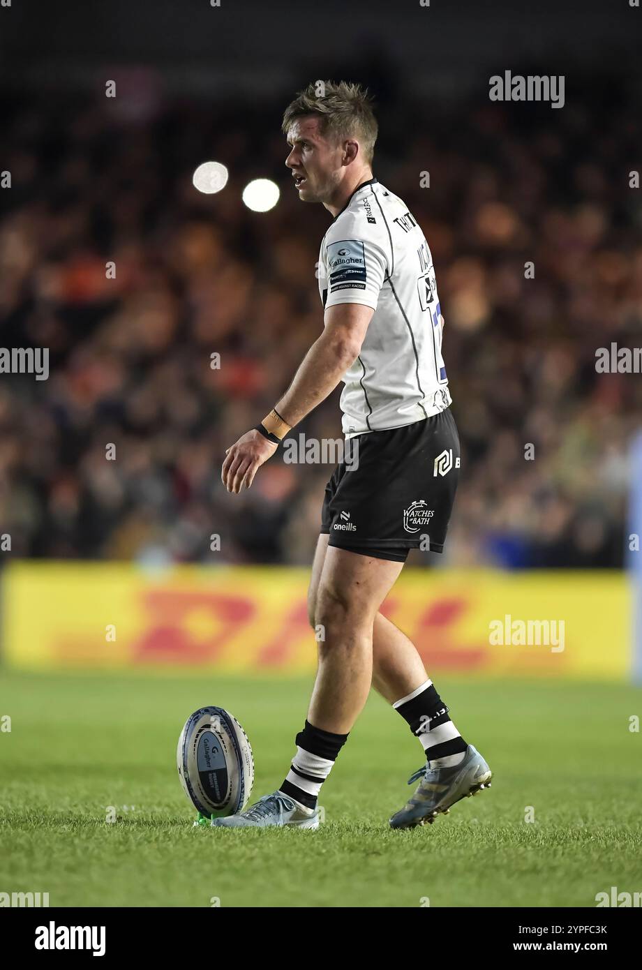AJ MacGinty des Bristol Bears prend le Penlty Kick lors du Gallagher Premiership Rugby match entre Harlequins et Bristol Bears au Stoop le 29 novembre 2024 à Londres, en Angleterre. Crédit : Gary Mitchell, GMP Media/Alamy Live News Banque D'Images
