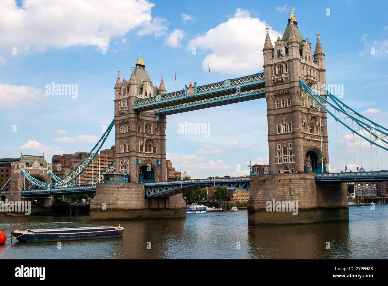 Tower Bridge est un pont suspendu et basculant combiné classé Grade I à Londres, construit entre 1886 et 1894, conçu par Horace Jones Banque D'Images