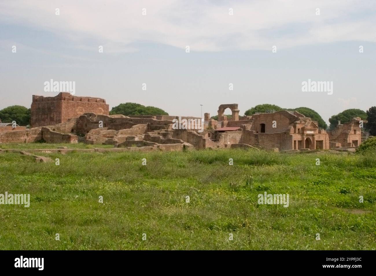 Ostia Antica était une ancienne ville romaine et le port de Rome situé à l'embouchure du Tibre. Il est noté pour l'excellente conservation de son ancienneté Banque D'Images