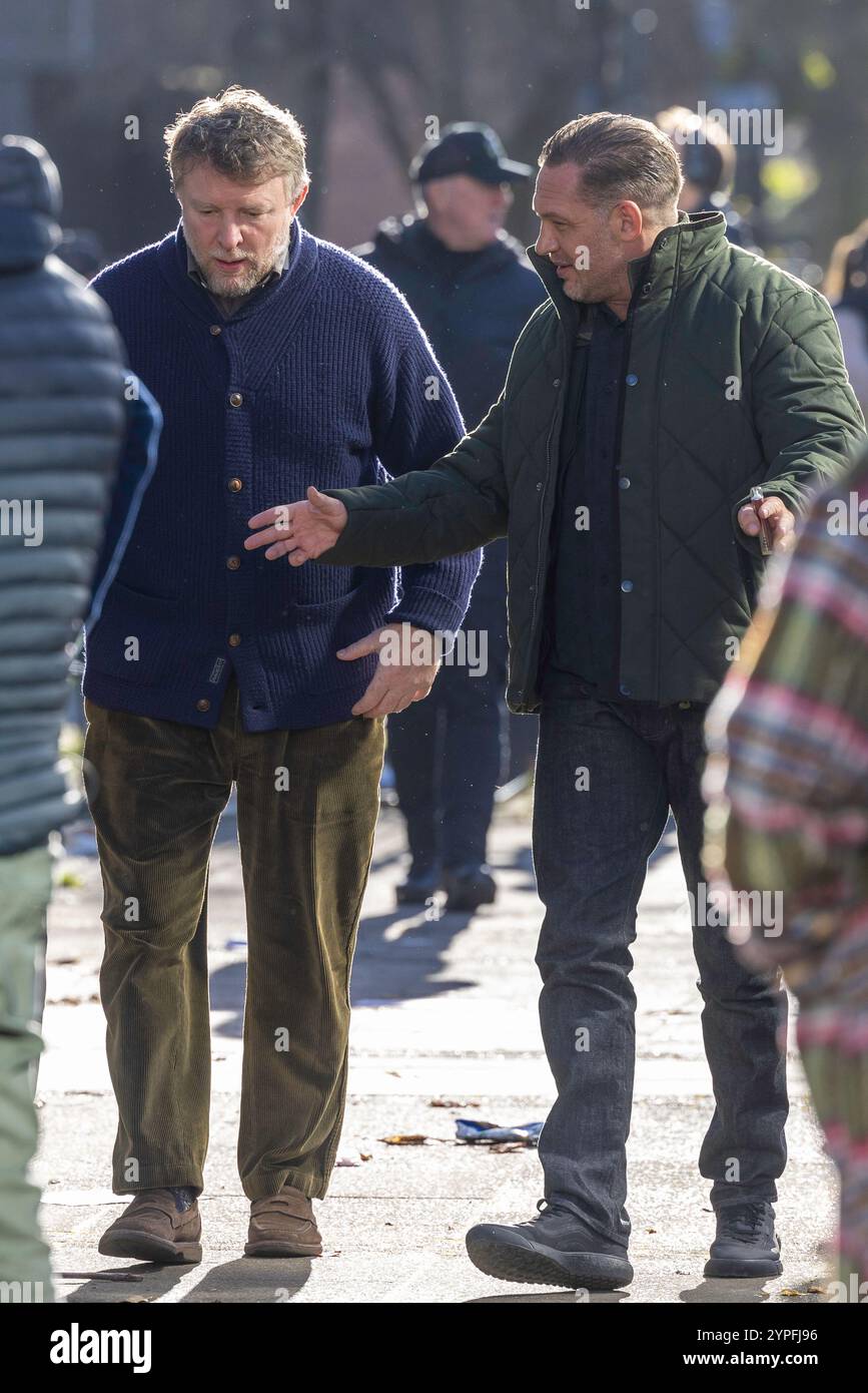 Tom Hardy et Guy Ritchie filment une nouvelle série dramatique dans l'est de Londres Banque D'Images