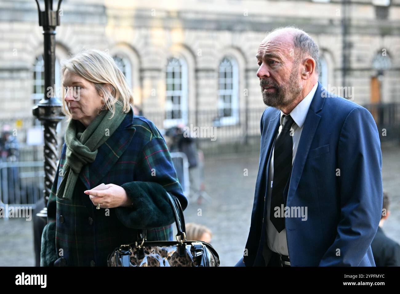 L’homme d’affaires écossais Brian Souter arrive à la cathédrale St Giles d’Édimbourg, pour le service public commémoratif de l’ancien premier ministre écossais Alex Salmond, décédé à l’âge de 69 ans le mois dernier. Date de la photo : samedi 30 novembre 2024. Banque D'Images