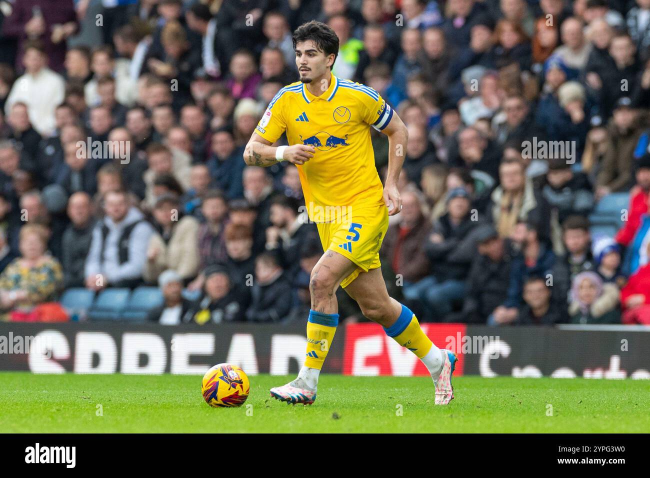 Pascal Struijk #5 de Leeds United lors du Sky Bet Championship match entre Blackburn Rovers et Leeds United à Ewood Park, Blackburn le samedi 30 novembre 2024. (Photo : Mike Morese | mi News) crédit : MI News & Sport /Alamy Live News Banque D'Images