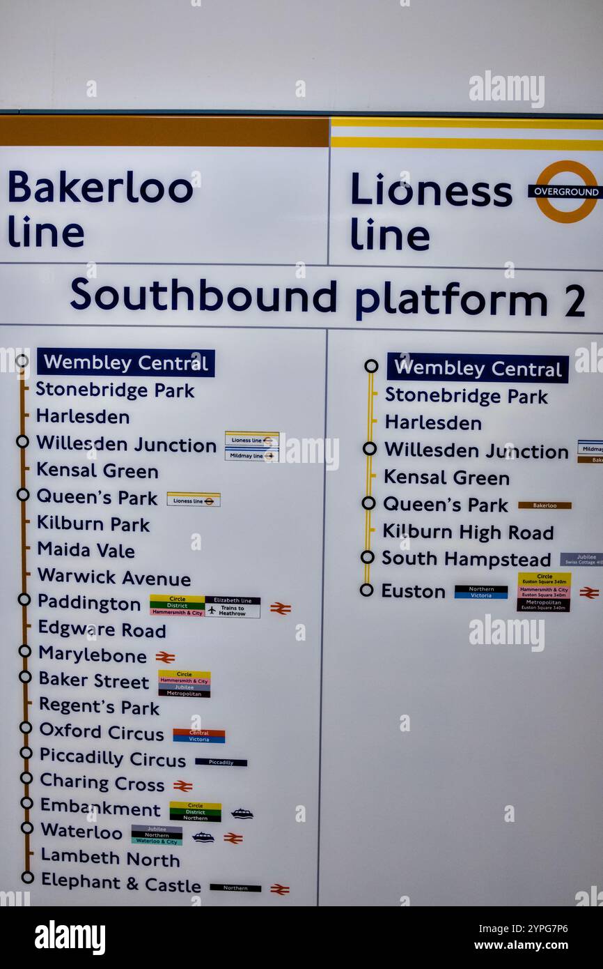 Nouvelle signalisation pour la ligne renommée Lioness sur la ligne DC Old London Overground Euston à Watford. Banque D'Images