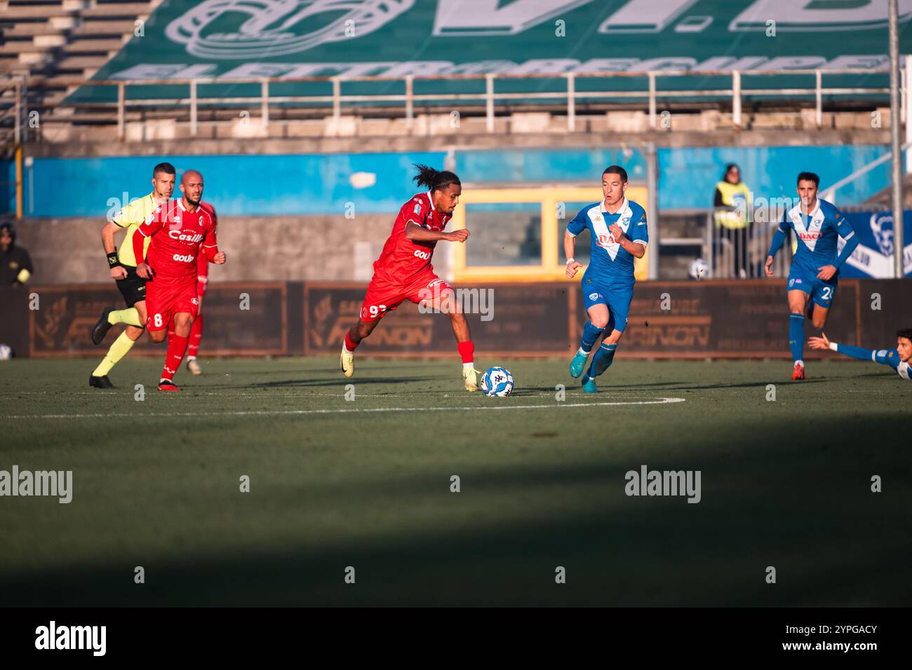 Pendant Brescia Calcio vs SSC Bari, match de football italien Serie B à Brescia, Italie, novembre 30 2024 crédit : Agence photo indépendante Srl/Alamy Live News Banque D'Images