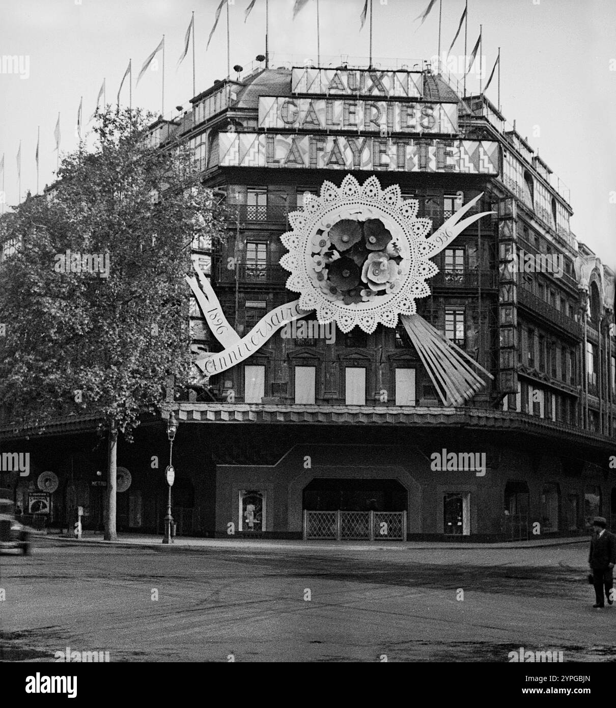 Galeries Lafayette, décorations du quarantième anniversaire, Boulevard Haussman, Paris, France, 1934 Banque D'Images
