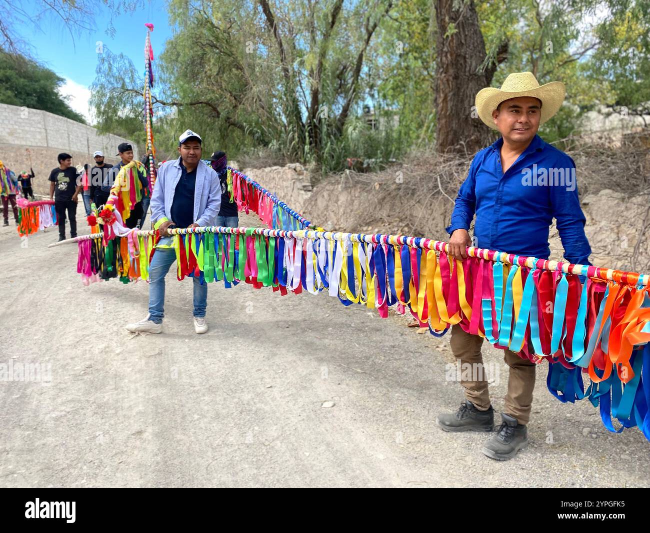 Lances décorées de rubans pendant la semaine Sainte de Pâques ou Semana Santa à San Antonio de la Cal, Tolimán, Querétaro, Mexique. Banque D'Images
