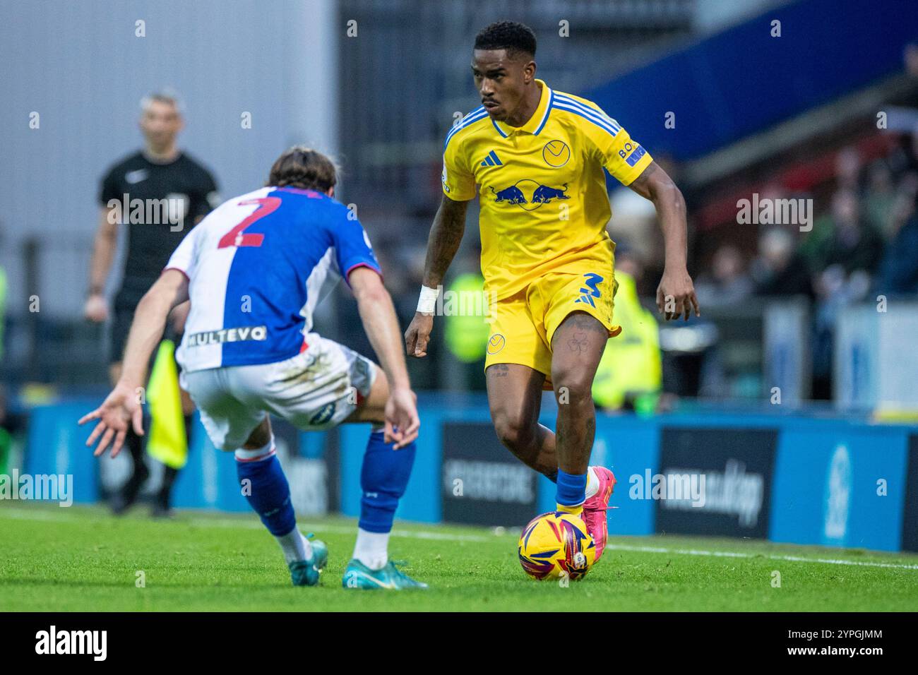 Junior Firpo #3 de Leeds United lors du Sky Bet Championship match entre Blackburn Rovers et Leeds United à Ewood Park, Blackburn le samedi 30 novembre 2024. (Photo : Mike Morese | mi News) crédit : MI News & Sport /Alamy Live News Banque D'Images