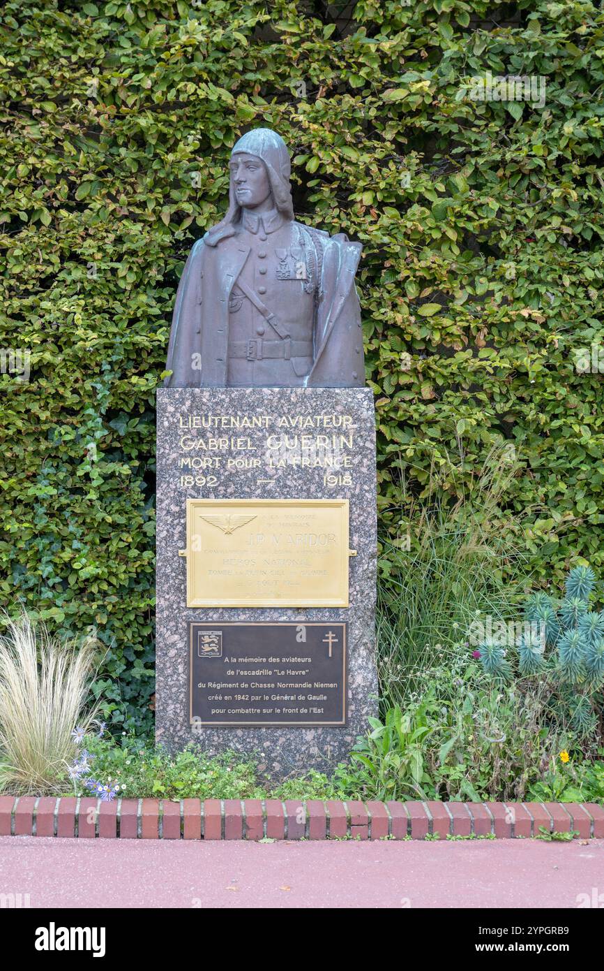 Monument Statue au lieutenant Gabriel Guérin pilote de la première Guerre mondiale chasseur français Ace, Hôtel de ville du Havre France Banque D'Images
