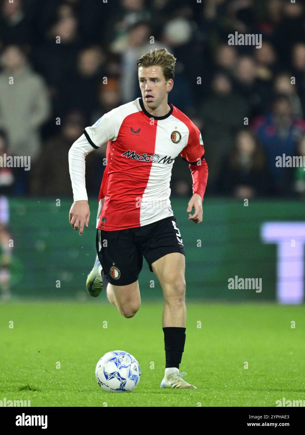 ROTTERDAM - Gijs Smal de Feyenoord lors du match néerlandais Eredivisie entre Feyenoord et Fortuna Sittard au Feyenoord Stadium de Kuip le 30 novembre 2024 à Rotterdam, pays-Bas. ANP OLAF FISSURE Banque D'Images