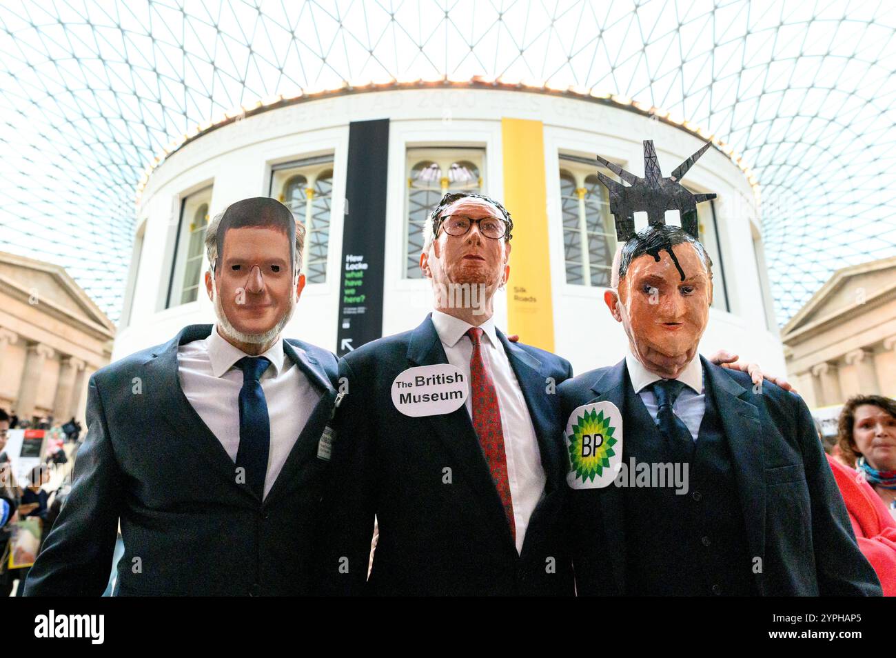 Londres, Royaume-Uni. 30 novembre 2024. Les activistes du Climate Choir Movement organisent une manifestation à l'intérieur du British Museum contre l'accord de parrainage de PB avec le musée. Crédit : Andrea Domeniconi/Alamy Live News Banque D'Images