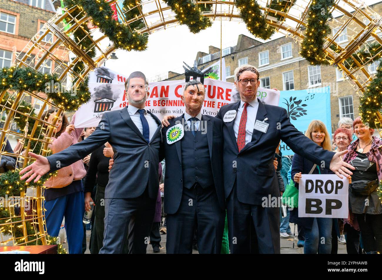 Londres, Royaume-Uni. 30 novembre 2024. Les activistes du Climate Choir Movement organisent une manifestation à l'intérieur du British Museum contre l'accord de parrainage de PB avec le musée. Crédit : Andrea Domeniconi/Alamy Live News Banque D'Images