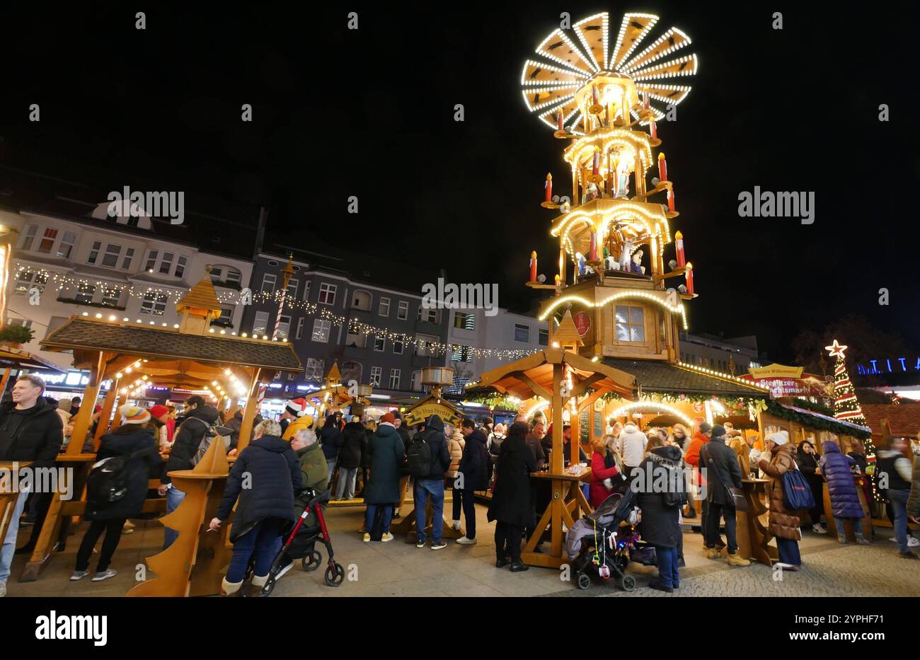 30.11.2024, Berlin - Deutschland. Steglitzer Weihnachtsmarkt auf der Schloßstraße. *** 30 11 2024, Berlin Allemagne marché de Noël Steglitz sur Schloßstraße Banque D'Images