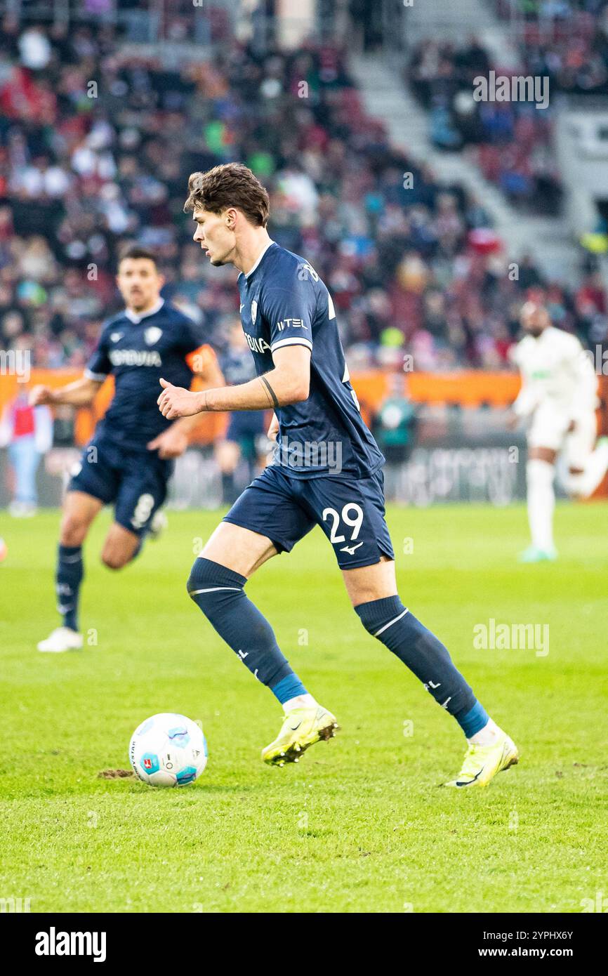 Moritz Broschinski (VfL Bochum, #29) GER, FC Augsburg vs VfL Bochum, 1.Bundesliga Fussball, 12.Spieltag, 30.11.2024, saison 2024/2025 LA RÉGLEMENTATION DFB/DFL INTERDIT TOUTE UTILISATION DE PHOTOGRAPHIES COMME SÉQUENCES D'IMAGES ET/OU QUASI-VIDÉO Foto : Eibner-Pressefoto/Roger Buerke Banque D'Images