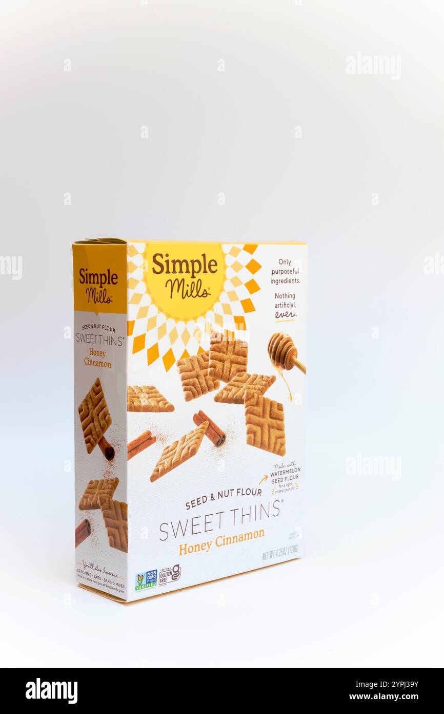 Simple Mills Seed and Nut Flour Crackers, Une alternative saine au blé pour les personnes sans gluten. Banque D'Images