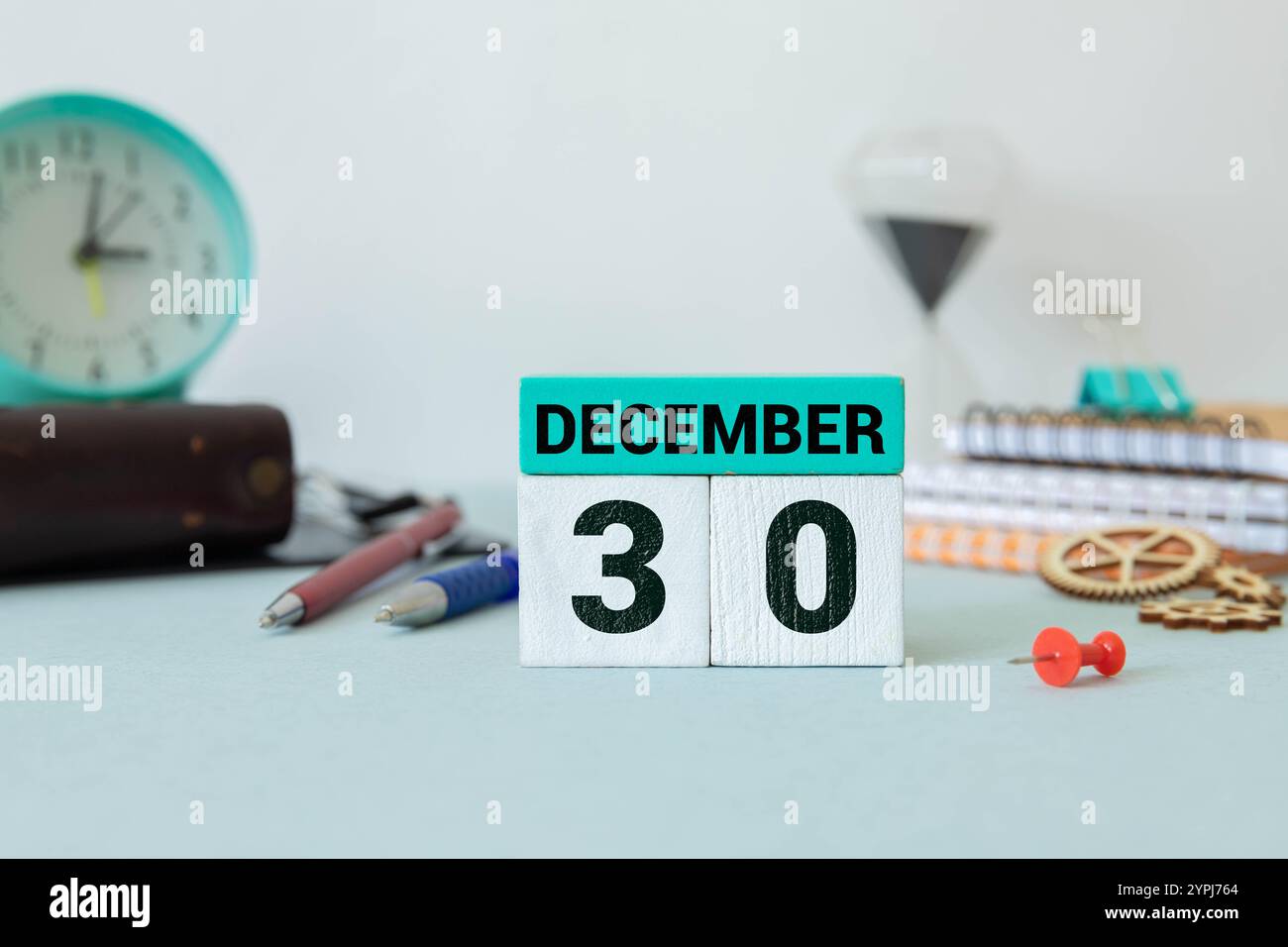 Texte de date du calendrier 30 décembre sur des blocs de bois avec espace de copie pour les idées. Concept d'espace de copie et de calendrier Banque D'Images