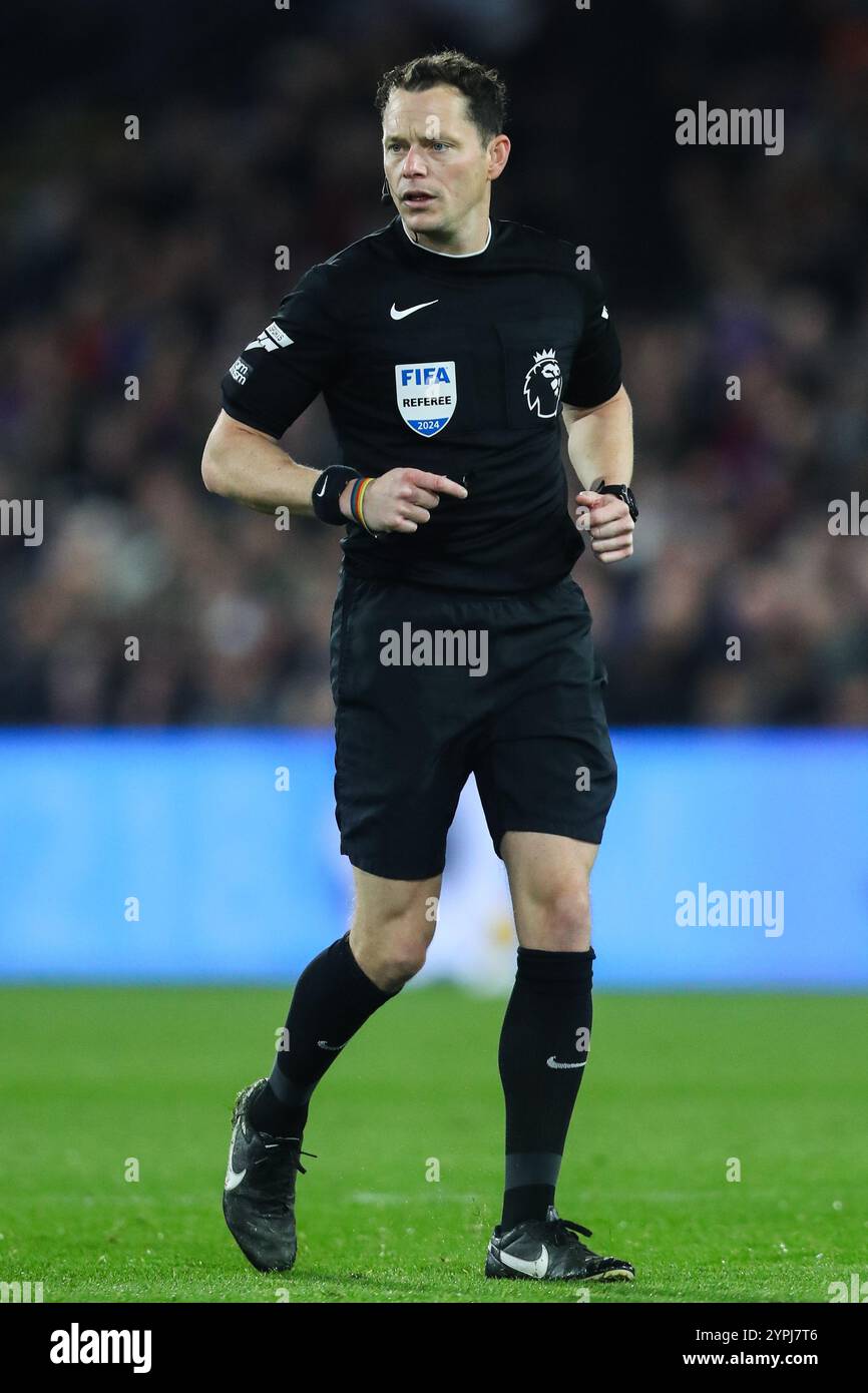 Arbitre Darren England lors du match de premier League Crystal Palace vs Newcastle United à Selhurst Park, Londres, Royaume-Uni, 30 novembre 2024 (photo par Gareth Evans/News images) Banque D'Images