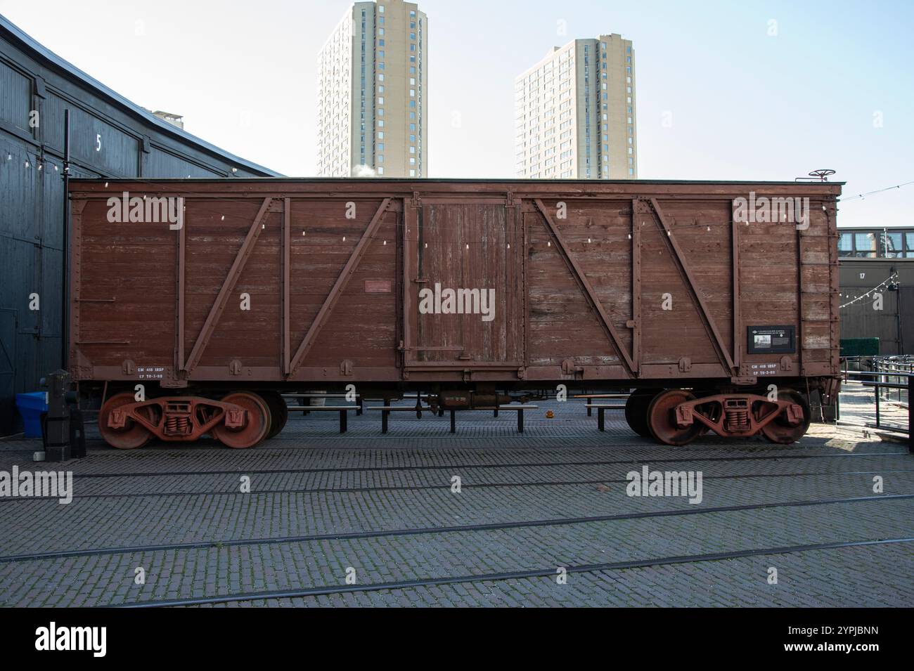 Wagon-caisse en bois à Roundhouse Park sur Bremner Boulevard dans le centre-ville de Toronto, Ontario, Canada Banque D'Images