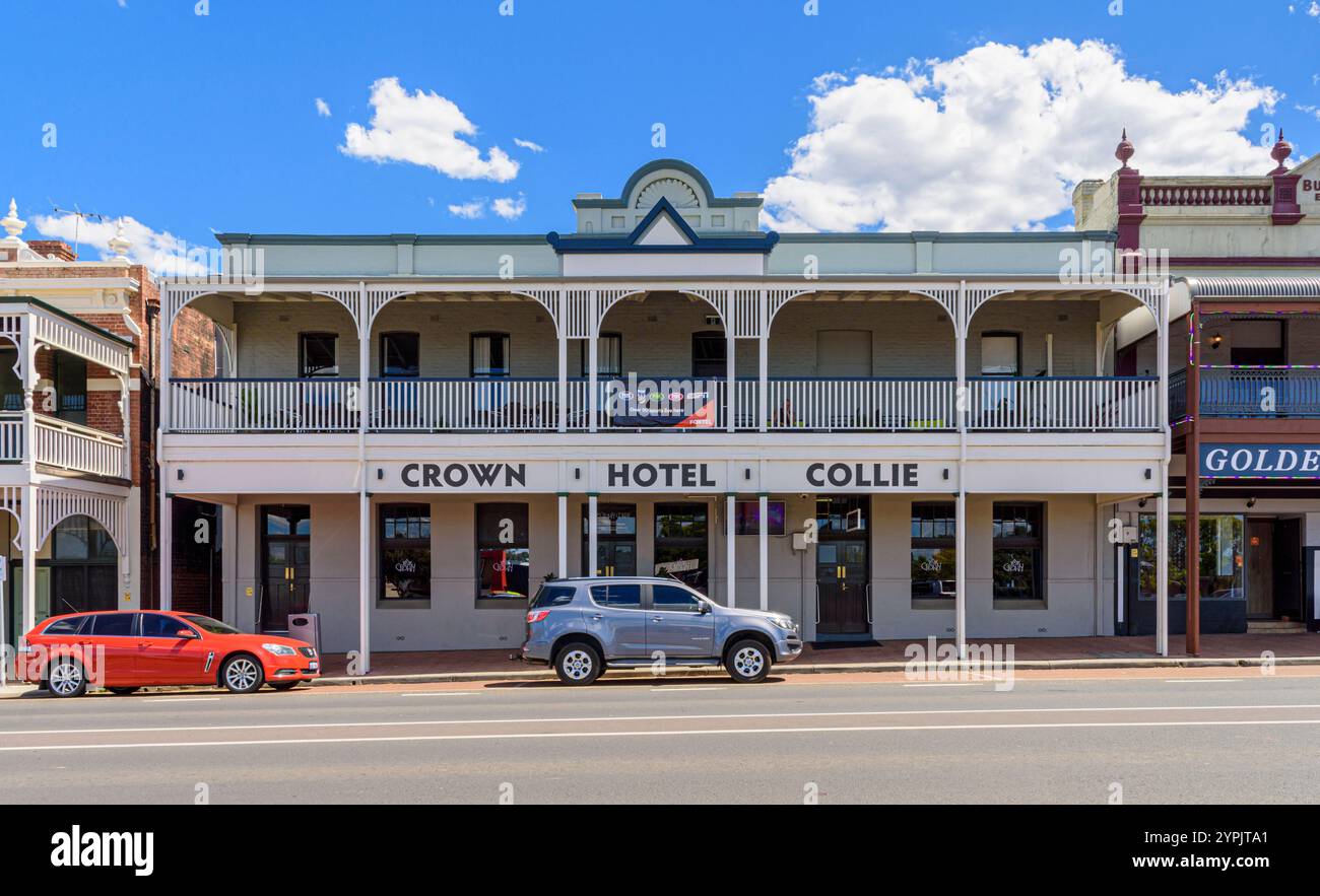 Le Crown Hotel le long du quartier historique de Throssell Street, Collie, Australie occidentale, Australie Banque D'Images