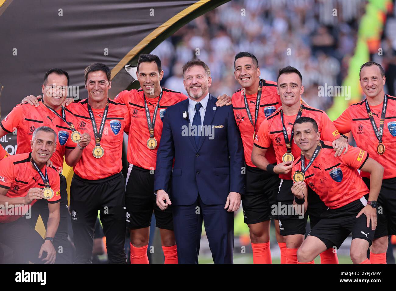 Buenos Aires, Argentine - 30 novembre 2024 : Atlético Mineiro et Botafogo s'affrontent lors de la finale de la Copa Libertadores à l'Estadio Monumental à Buenos Aires, marquant une épreuve historique tout brésilienne. Les fans des deux équipes ont rempli la ville d'énergie, alors que les deux clubs concourent pour le titre tant convoité d'Amérique du Sud. Le match promet des enjeux élevés, une rivalité intense et le football à son meilleur. (Photo UNAR photo) Banque D'Images