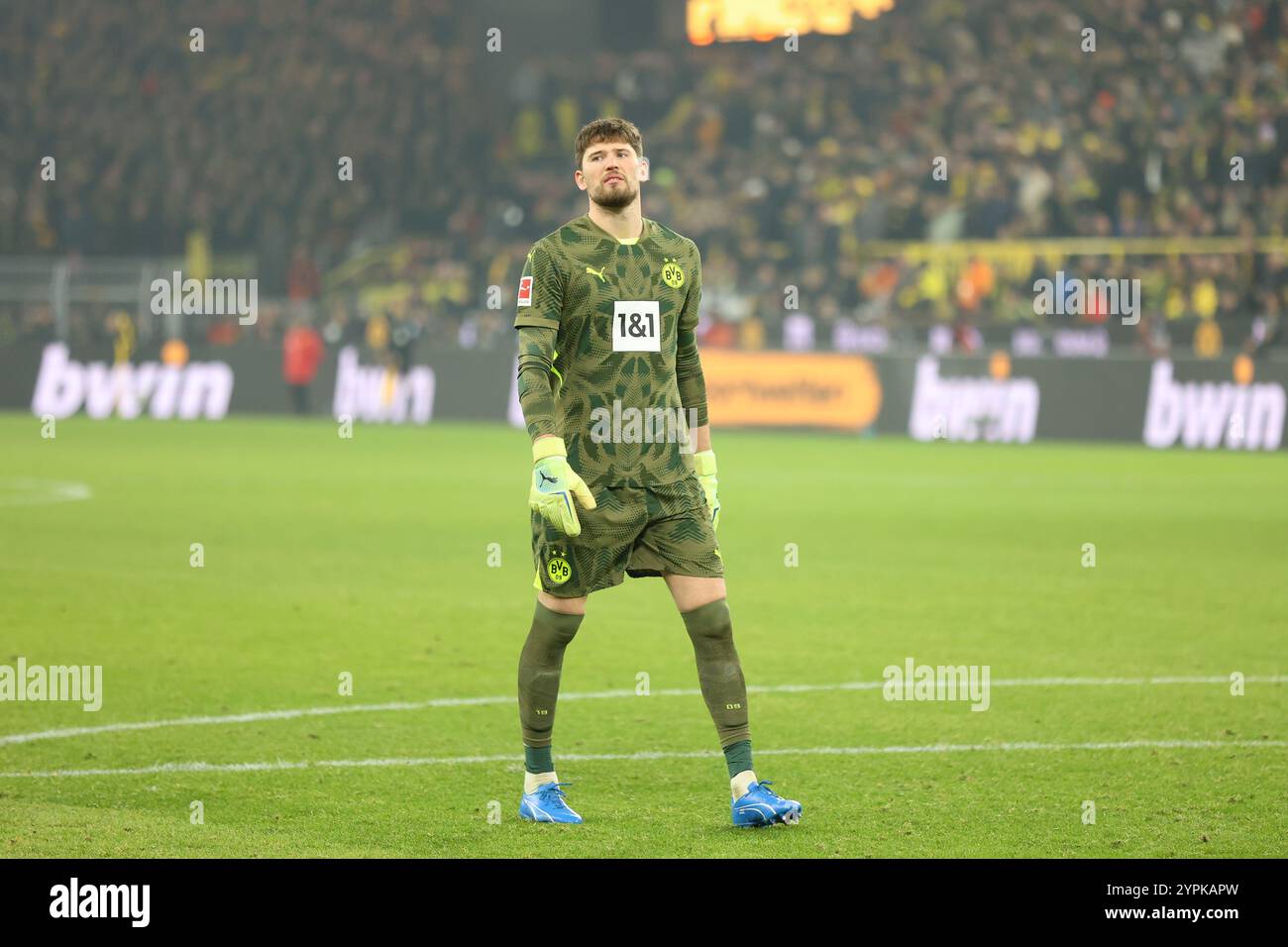 Gregor Kobel (Borussia Dortmund, #1) GER, Borussia Dortmund gegen FC Bayern Muenchen, Fussball, 1.Liga, 12.Spieltag, Spielzeit 2024/2025, 30.11.2024 LA RÉGLEMENTATION du LDF INTERDIT TOUTE UTILISATION DE PHOTOGRAPHIES COMME SÉQUENCES D'IMAGES ET/OU QUASI-VIDÉO Foto : Eibner-Pressefoto/Frank Zeising Banque D'Images