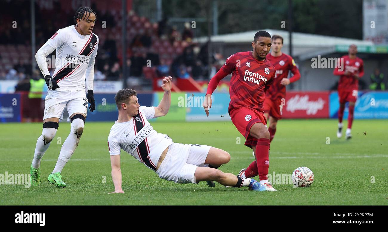 Bradley Ibrahim de Crawley Town lors du match de 2e tour de la FA Cup entre Crawley Town et Lincoln City au Broadfield Stadium de Crawley. Banque D'Images