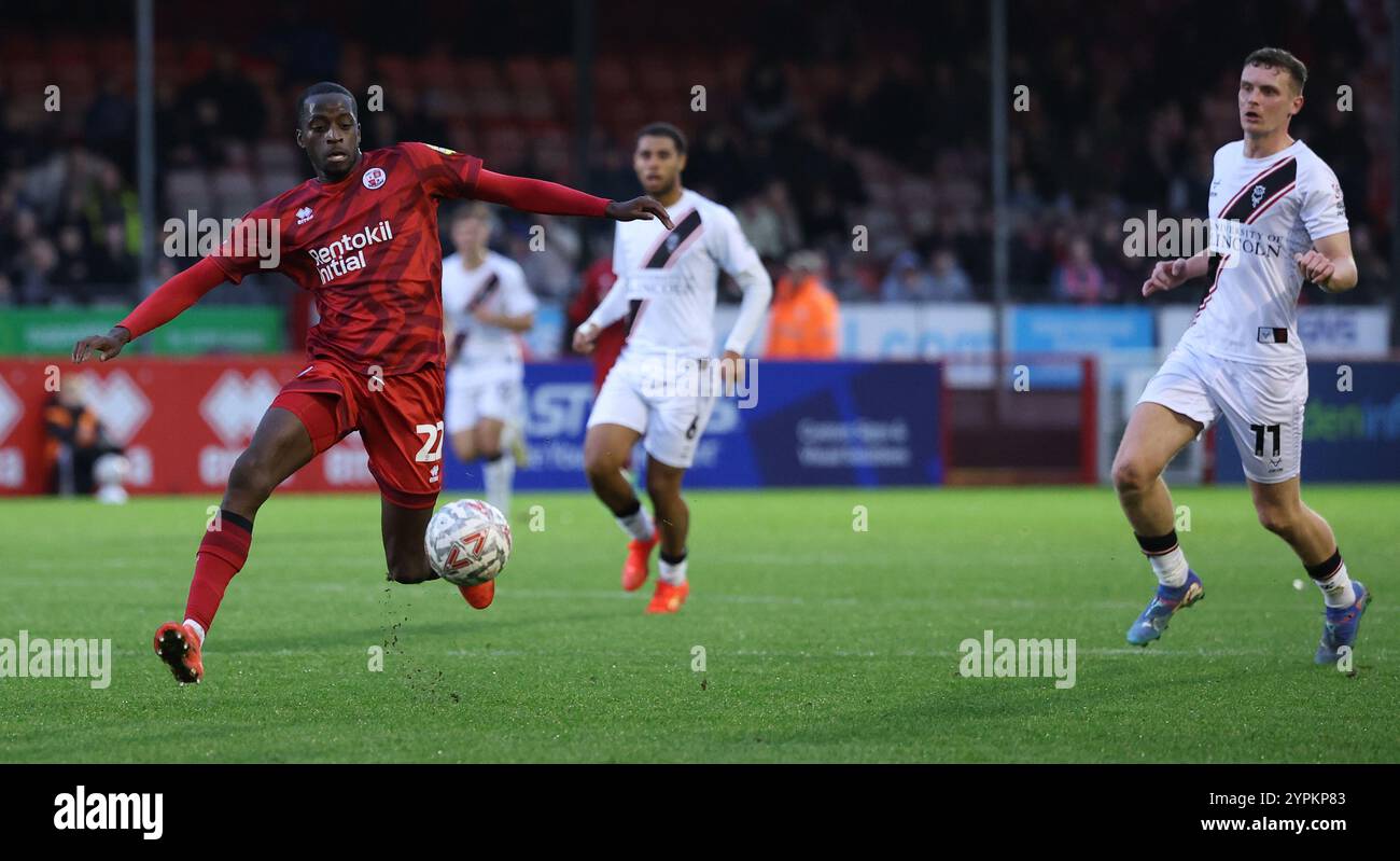 Lors du match de 2e tour de la FA Cup entre Crawley Town et Lincoln City au Broadfield Stadium de Crawley. Banque D'Images