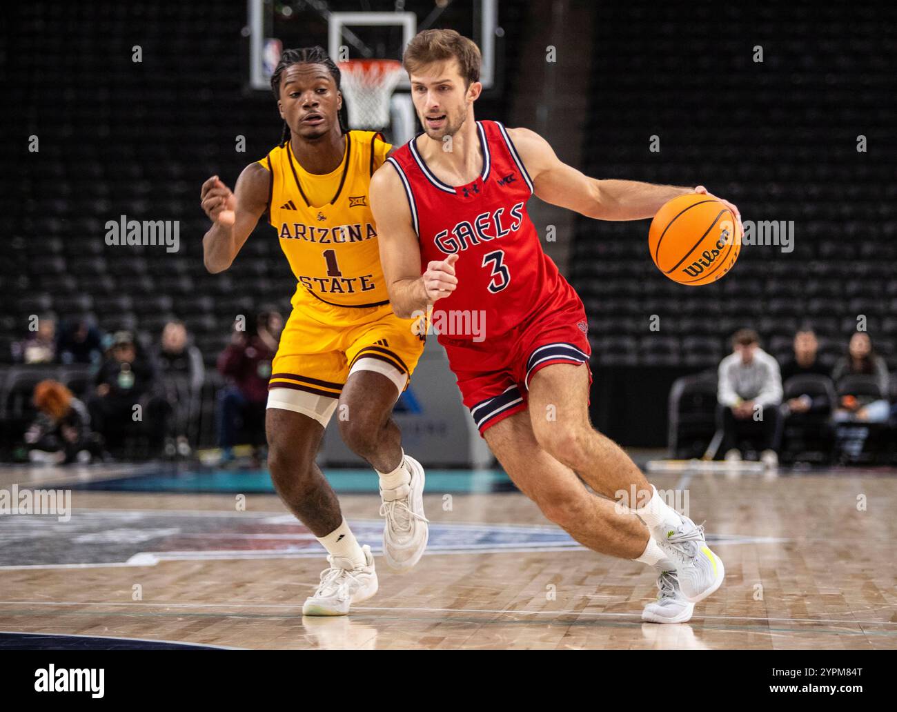 Palm Springs Calif, États-Unis. 29 novembre 2024. Augustas Marciulionis (3), le garde de Saint Marys de CA U.S.A. amène le ballon sur le terrain lors du match de championnat de basket-ball masculin NCAA Acisure Classic opposant les Sun Devils de l'Arizona et les Saint Mary's Gaels. Arizona State a battu Saint Marys 68-64 à l'Acrisure Arena de Palm Springs Calif. Thurman James. Crédit : csm/Alamy Live News Banque D'Images