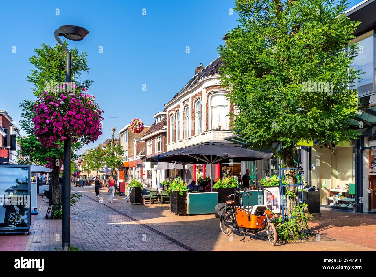 Centre commercial de Drachten sur une journée ensoleillée en été , Frise, pays-Bas Banque D'Images