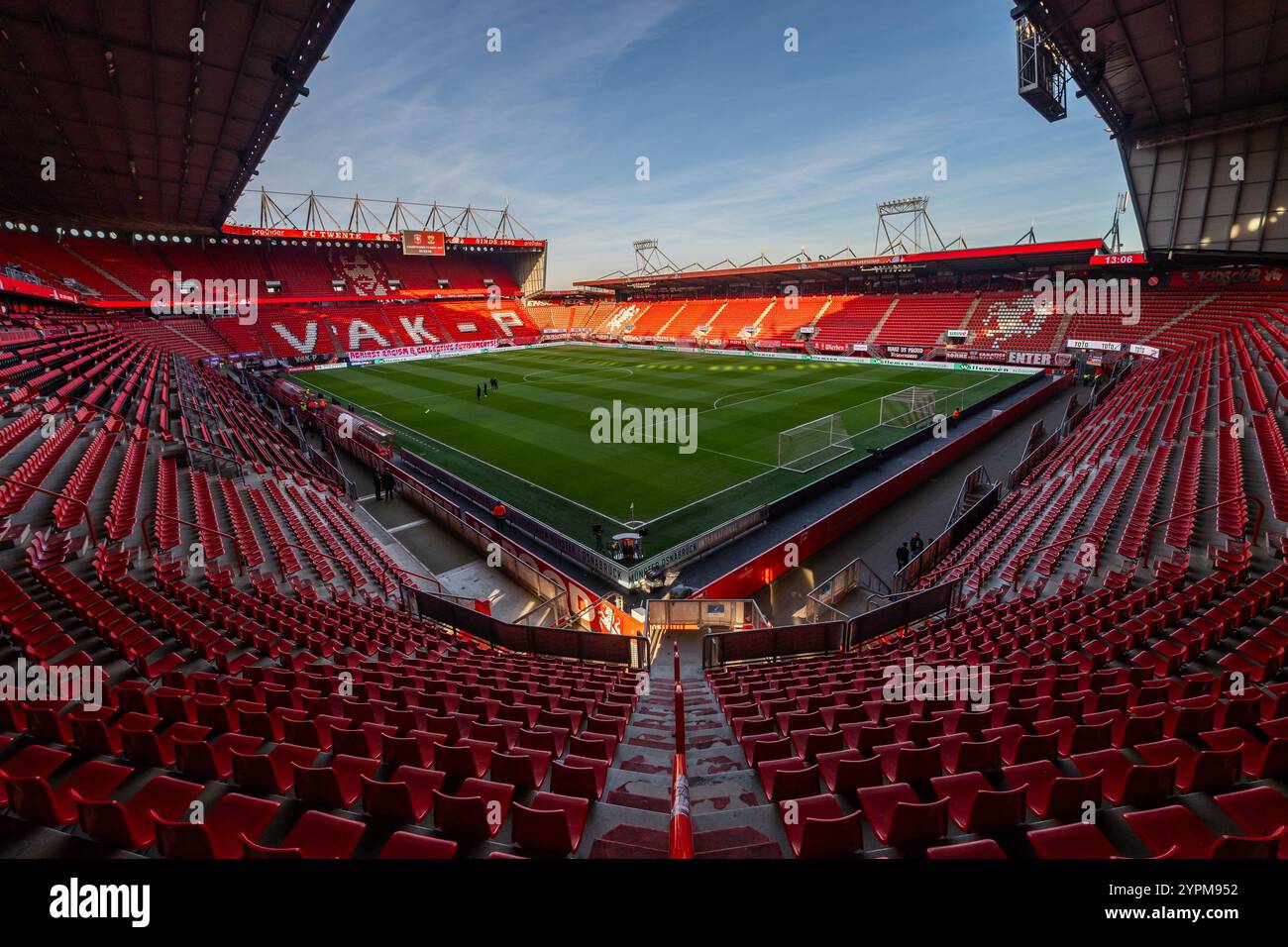 Enschede, pays-Bas. 1er décembre 2024. ENSCHEDE, Stadium Grolsch Veste, 01-12-2024, saison 2024/2025, Dutch Eredivisie Football pendant le match Twente - Go Ahead Eagles Stadium aperçu crédit : Pro Shots/Alamy Live News Banque D'Images