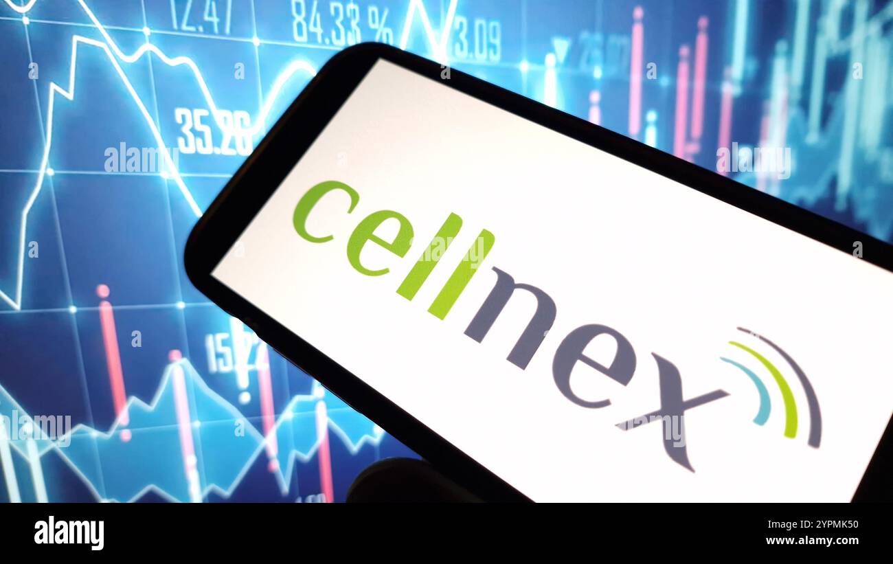 Konskie, Pologne - 30 novembre 2024 : logo de la société Cellnex Telecom affiché sur le téléphone portable Banque D'Images