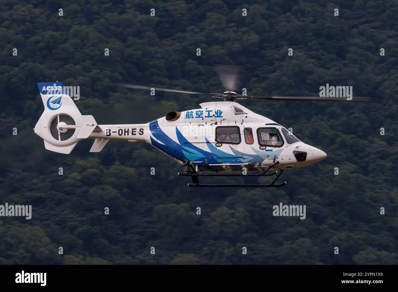 Un AVIC Avicopter AC-332 hélicoptère utilitaire civil chinois exploité par la Aviation Industry Corporation of China au salon aéronautique de Zhuhai Banque D'Images