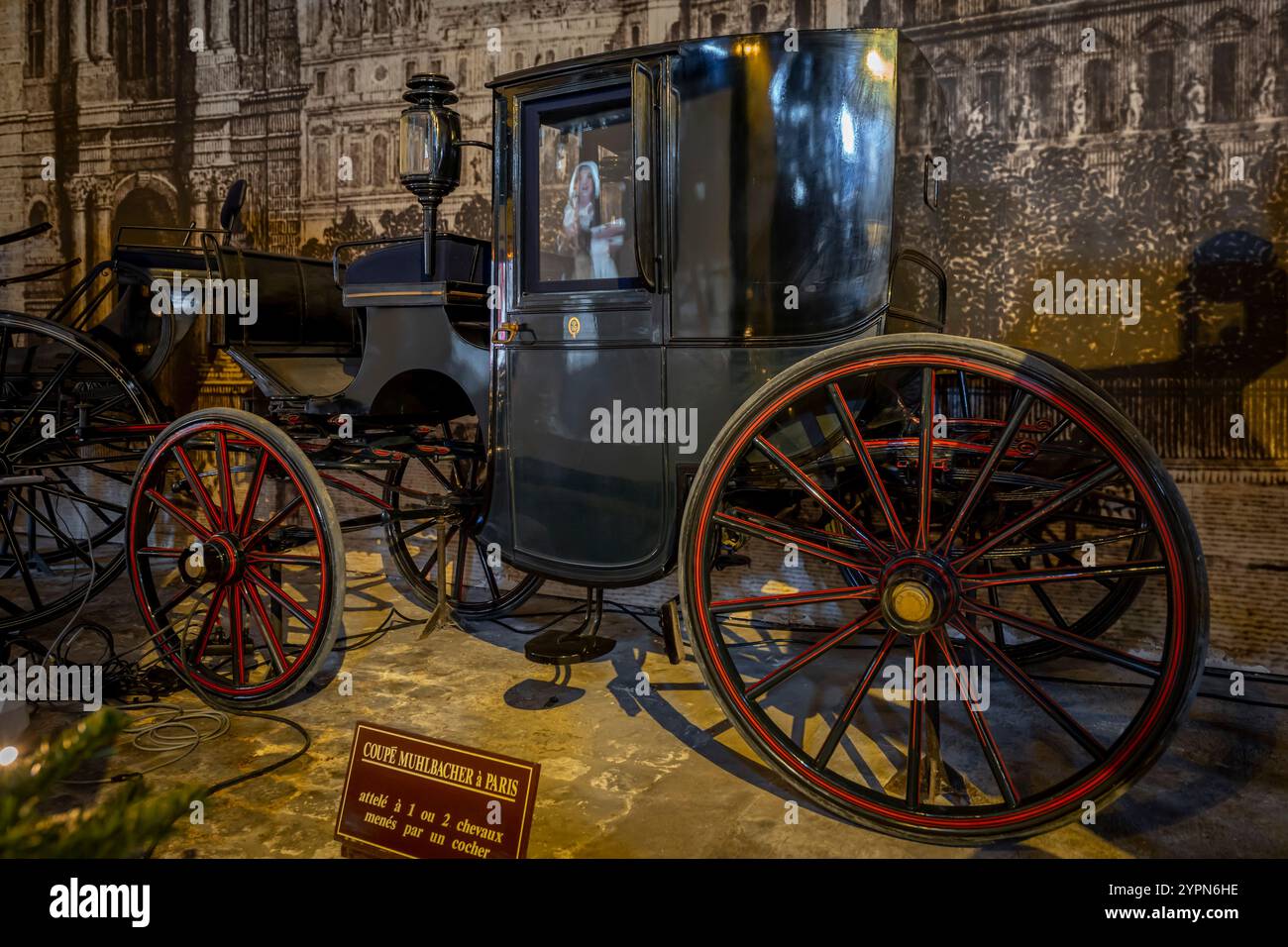 Maincy, France - 11 29 2024 : Musée de l'équipage. Voir les détails d'un chariot en bois à l'intérieur des écuries de Vaux-le-Vicomte Banque D'Images