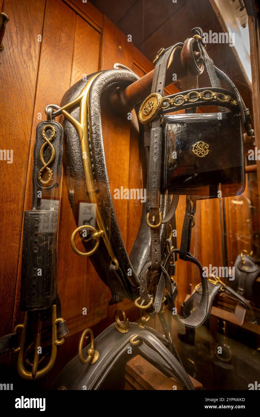 Maincy, France - 11 29 2024 : Musée de l'équipage. Voir les détails d'une forge et de ses outils à l'intérieur des écuries de Vaux-le-Vicomte Banque D'Images