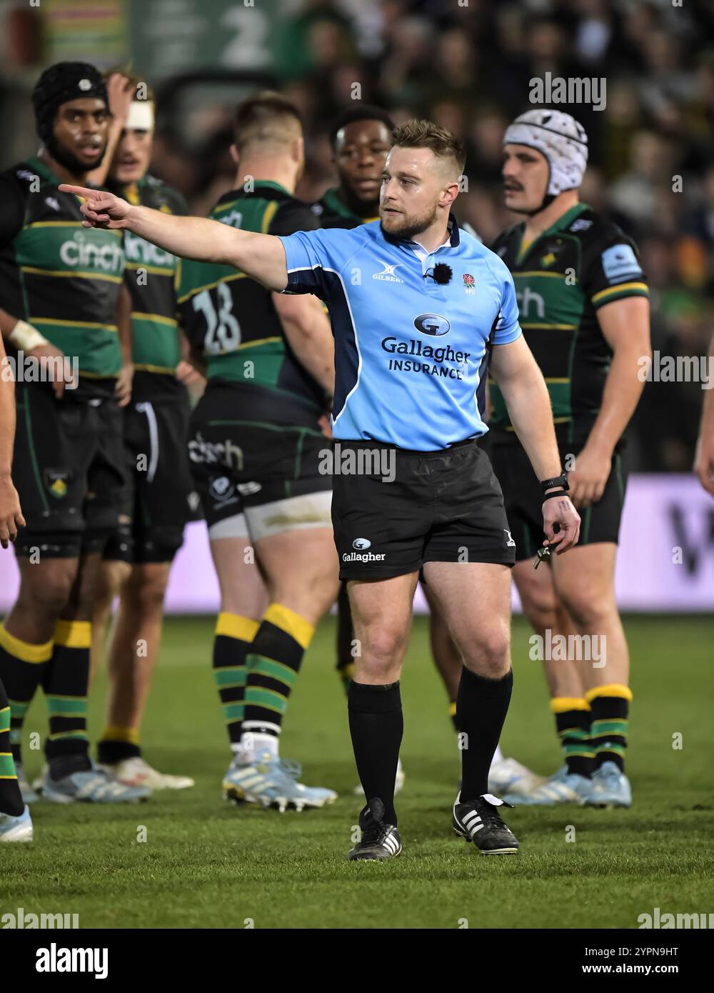 Northampton, Royaume-Uni. 29 novembre 2024. Anthony Woodthorpe arbitre pour le Gallagher Premiership Rugby match entre Northampton Saints et Gloucester Rugby au Cinch Stadium le 29 novembre 2024 à Londres, en Angleterre. Crédit : Gary Mitchell, GMP Media/Alamy Live News Banque D'Images