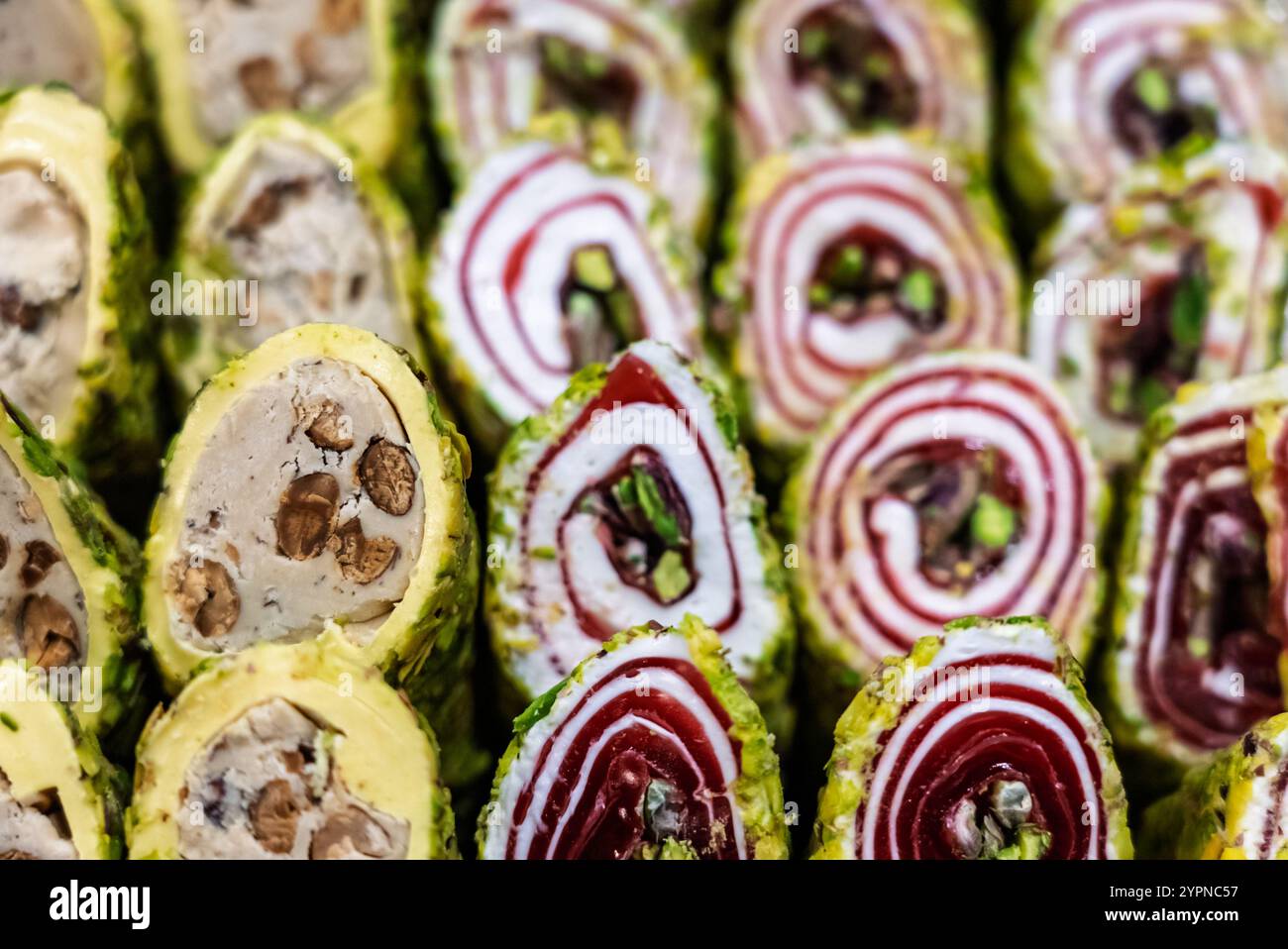 Délice turc ou lokum, le halgoum est une famille de confiseries à base d'amidon et de sucre. Délices turcs de qualité supérieure. Célèbre dessert sucré turc et grec. T Banque D'Images