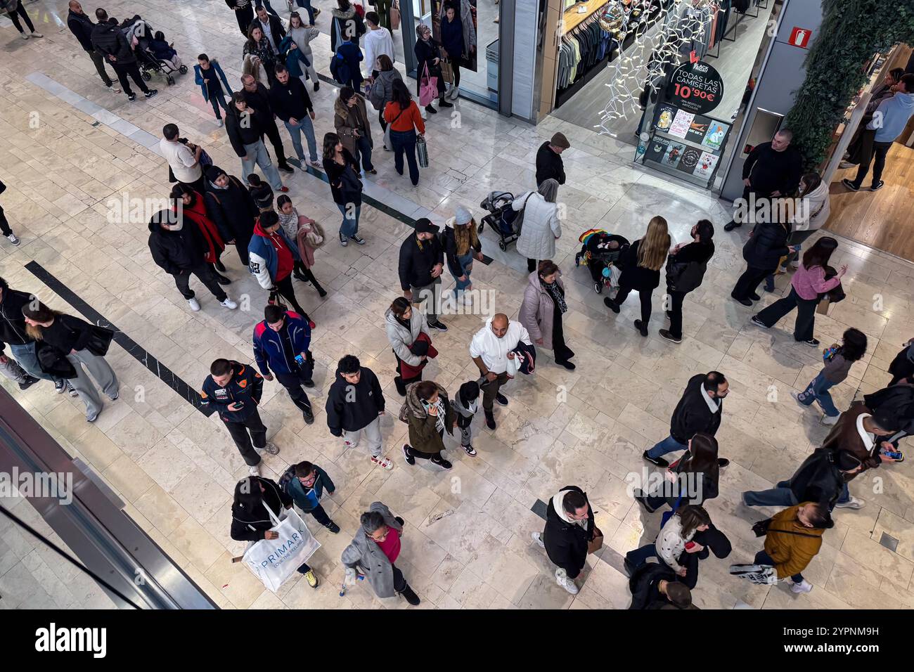 Le centre commercial Puerto Venecia regorge de monde pendant la semaine des ventes du Black Friday, Saragosse, Espagne Banque D'Images