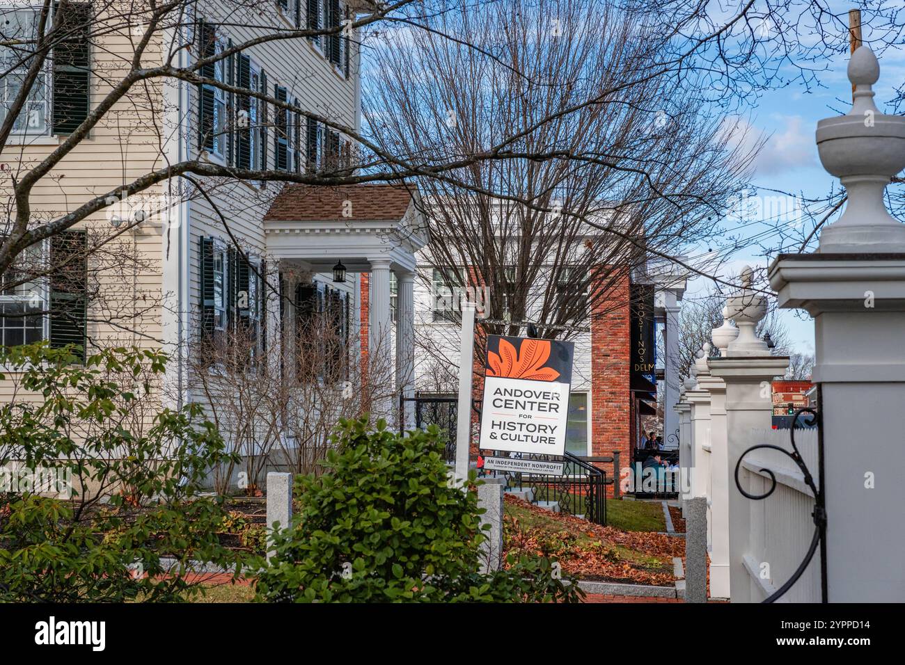 Andover, ma, US-27 novembre 2024 : Andover Center for History and culture Building sur main Street. Banque D'Images