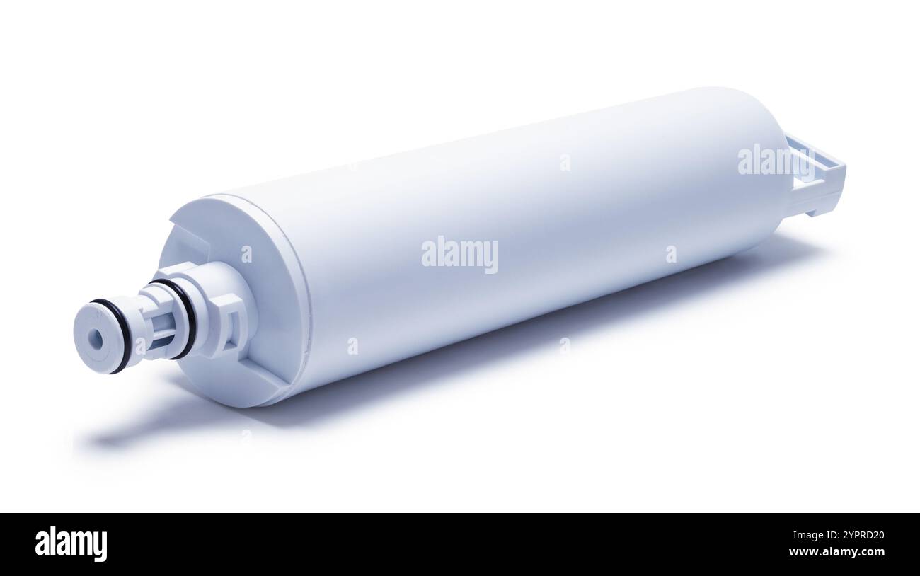 Filtre à eau pour réfrigérateur coupé sur blanc. Banque D'Images