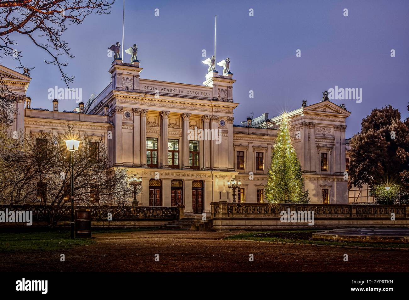 Bâtiment principal de l'Université de Lund la nuit, Lund, Suède, 30 novembre 2024 Banque D'Images
