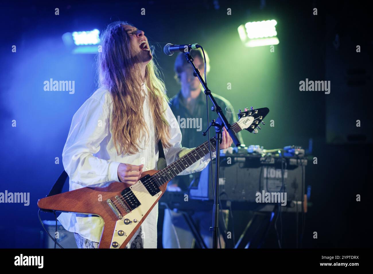 Rebecka Rolfart et le groupe The Hanged Man jouant en concert à Stockholm lors de la fête des 10 ans du PNKSLM le 9 septembre 2023 Banque D'Images