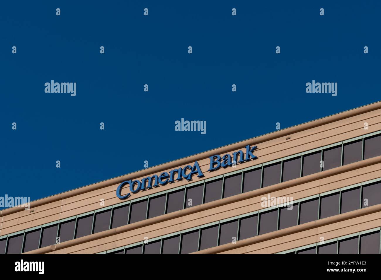 Immeuble de bureaux Comerica Bank au centre-ville de long Beach, comté de Los Angeles, Californie, États-Unis Banque D'Images